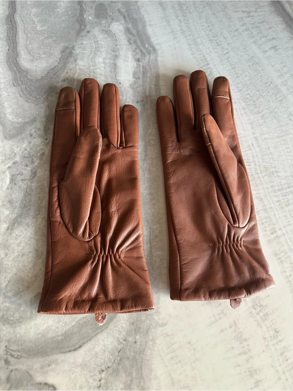 Kate Spade New York Leather Gloves in Cognac